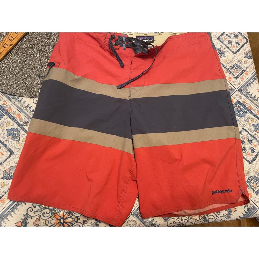 Patagonia Mens 34 Scallop Hem Wavefarer Board Shorts Red Blue Stripe Swim Trunks
